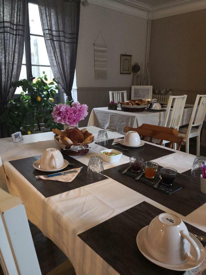 Centre De Bien-Etre Et Ses Chambres D'Hote Villeneuve-de-Riviere Екстер'єр фото